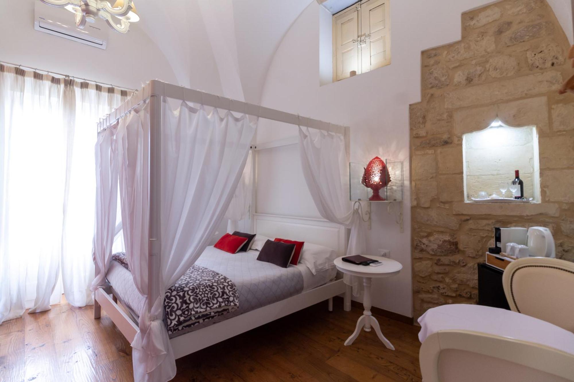 Le Nicchie Luxury Rooms Lecce Exterior foto